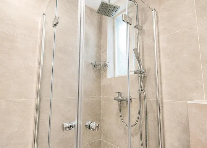 Budget & Comfy 4br Close To Westbahnhof Διαμέρισμα